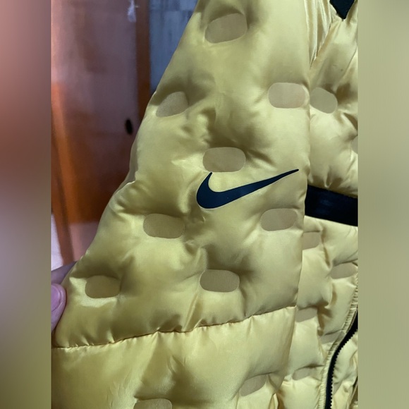 Nike Sportswear Shield Tech Jacket - Picture 13 of 13